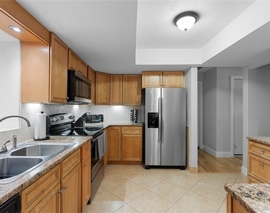 909 Bentwood Lane - Photo Thumbnail 16