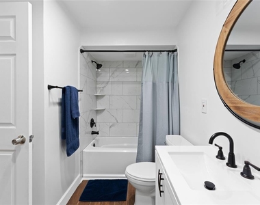 909 Bentwood Lane - Photo Thumbnail 14