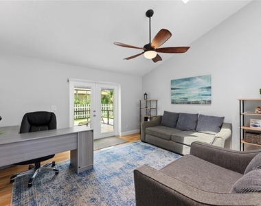 909 Bentwood Lane - Photo Thumbnail 20