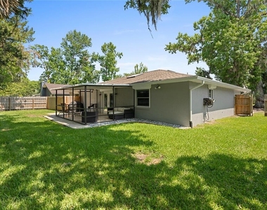 909 Bentwood Lane - Photo Thumbnail 3