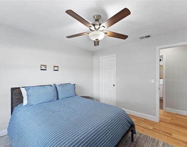 909 Bentwood Lane - Photo Thumbnail 11