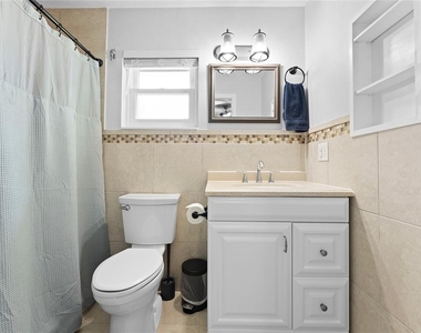 909 Bentwood Lane - Photo Thumbnail 24