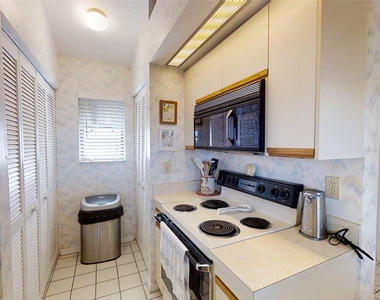 448 Bouchelle Drive - Photo Thumbnail 8
