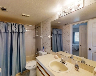 448 Bouchelle Drive - Photo Thumbnail 6