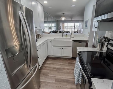 446 Bouchelle Drive - Photo Thumbnail 7