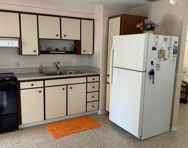 814 E 10th Avenue - Photo Thumbnail 4