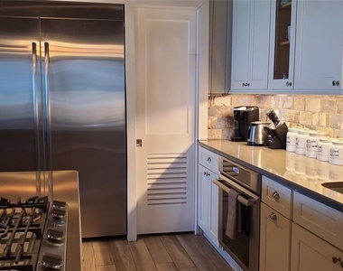1011 Hill Street - Photo Thumbnail 13