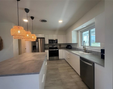 65 Oakland Hills Place - Photo Thumbnail 6