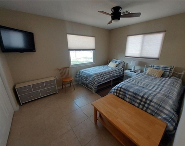 1541 Crest Drive - Photo Thumbnail 15
