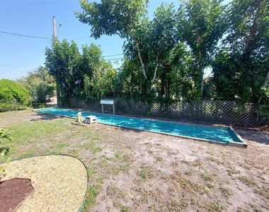 1541 Crest Drive - Photo Thumbnail 24