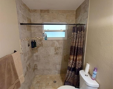 1541 Crest Drive - Photo Thumbnail 12