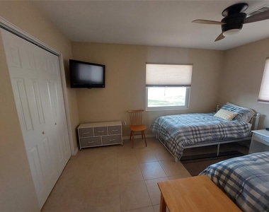 1541 Crest Drive - Photo Thumbnail 16