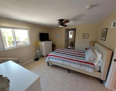 1541 Crest Drive - Photo Thumbnail 7
