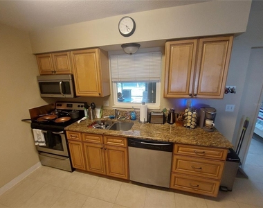 1541 Crest Drive - Photo Thumbnail 4
