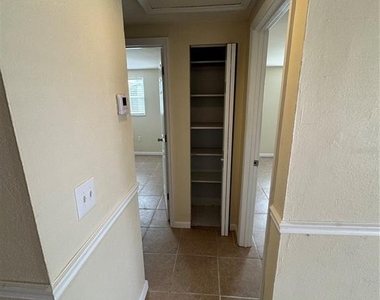 2111 Forked Creek Drive - Photo Thumbnail 6