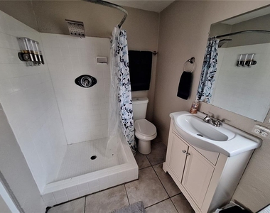 858 E 7th Street - Photo Thumbnail 9