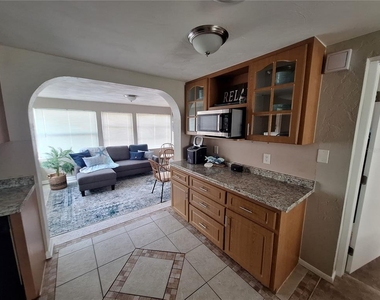 858 E 7th Street - Photo Thumbnail 4