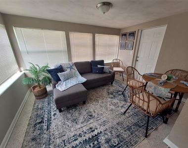 858 E 7th Street - Photo Thumbnail 6