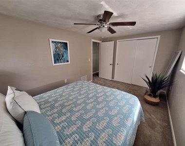 858 E 7th Street - Photo Thumbnail 14