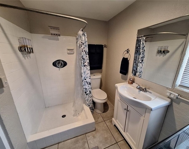 858 E 7th Street - Photo Thumbnail 11
