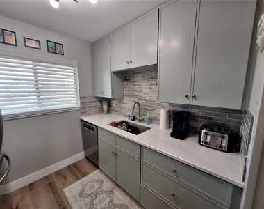 708 Tamiami Trail S - Photo Thumbnail 10