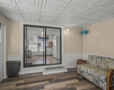 303 Marlette Drive - Photo Thumbnail 11