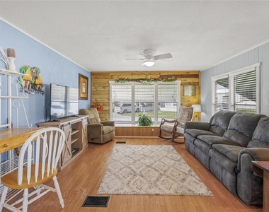 303 Marlette Drive - Photo Thumbnail 15