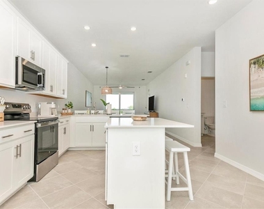 12320 Wellen Golf Street - Photo Thumbnail 2