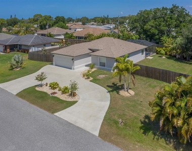 236 Holly Road - Photo Thumbnail 2