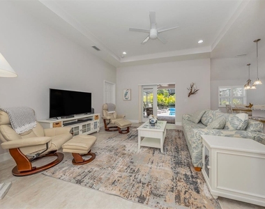 236 Holly Road - Photo Thumbnail 7