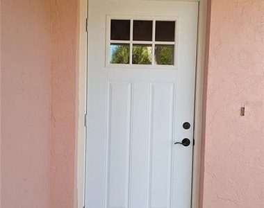 617 Indiana Avenue - Photo Thumbnail 4