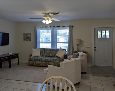 617 Indiana Avenue - Photo Thumbnail 7