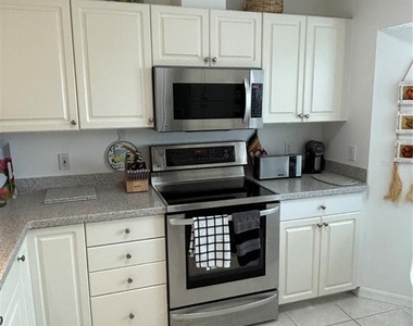1332 Capri Isles Boulevard - Photo Thumbnail 9