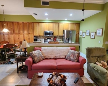 400 Ravinia Circle - Photo Thumbnail 3