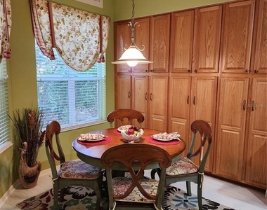 400 Ravinia Circle - Photo Thumbnail 7