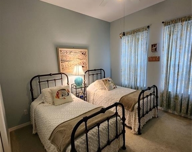 400 Ravinia Circle - Photo Thumbnail 16
