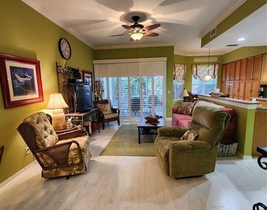 400 Ravinia Circle - Photo Thumbnail 2
