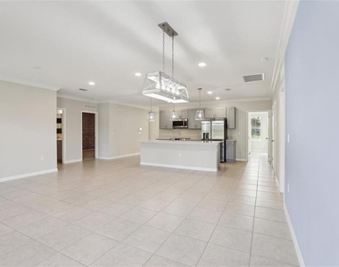 2410 Park Avenue - Photo Thumbnail 3