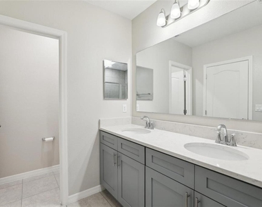 2410 Park Avenue - Photo Thumbnail 22
