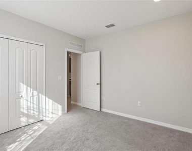 2410 Park Avenue - Photo Thumbnail 13