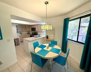 10 Oakmont Court - Photo Thumbnail 5