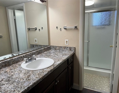 4600 E Moody Boulevard - Photo Thumbnail 10