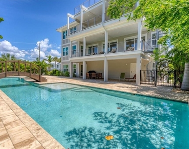 300 Gasparilla Street - Photo Thumbnail 6
