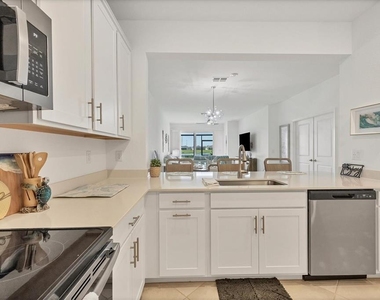 8757 Saint Kitts Circle - Photo Thumbnail 14