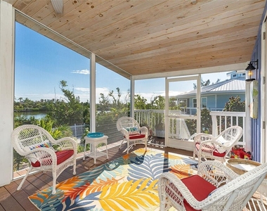 210 Bocilla Drive - Photo Thumbnail 12