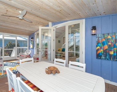 210 Bocilla Drive - Photo Thumbnail 10