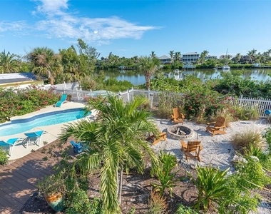 210 Bocilla Drive - Photo Thumbnail 43