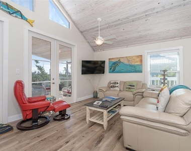 210 Bocilla Drive - Photo Thumbnail 24