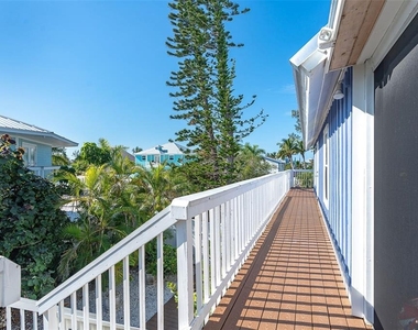 210 Bocilla Drive - Photo Thumbnail 9