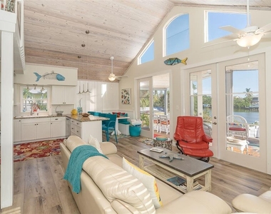 210 Bocilla Drive - Photo Thumbnail 16